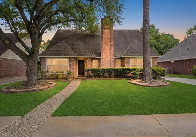 Photo 1 of Sale Pending at 12527 Piping Rock Dr, Houston, TX 77077 | MLS# 27509592 | Listing updated on 2026-09-15