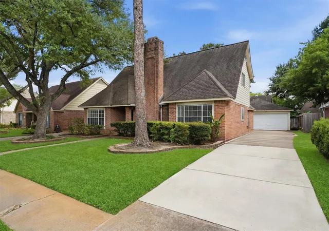 Photo 2 of Sale Pending at 12527 Piping Rock Dr, Houston, TX 77077 | MLS# 27509592 | Listing updated on 2026-09-15