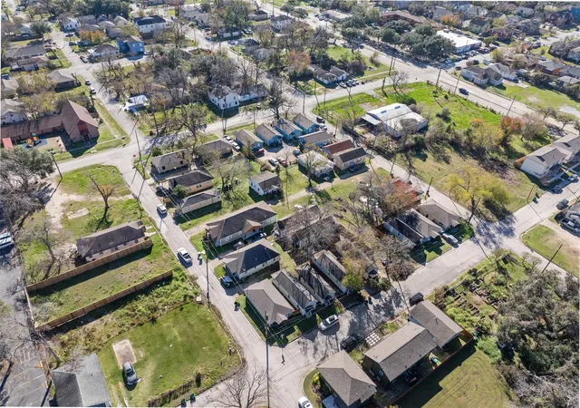 2nd image of 2502 Berry St, Houston, TX 77004 | MLS# 25606745