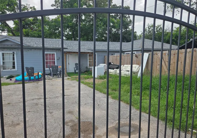 Photo 3 of Single family home for sale at 5023 Hoover St, Houston, TX 77092 | MLS# 79147829 | Listing updated on 2026-08-01