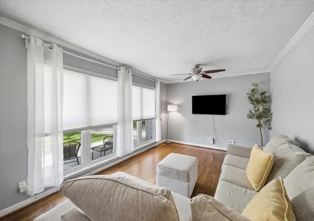 2nd image of 8106 Montridge Dr, Houston, TX 77055 | MLS# 78795902