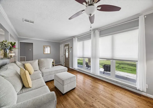 3rd image of 8106 Montridge Dr, Houston, TX 77055 | MLS# 78795902