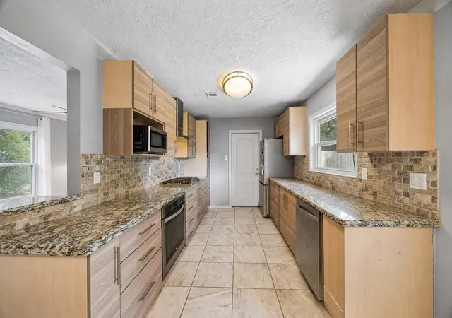 4th image of 8106 Montridge Dr, Houston, TX 77055 | MLS# 78795902