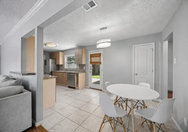 5th image of 8106 Montridge Dr, Houston, TX 77055 | MLS# 78795902
