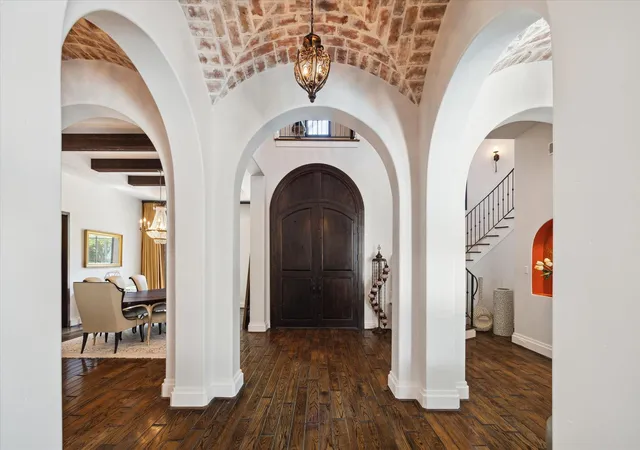 3rd image of 5556 Lynbrook Dr, Houston, TX 77056 | MLS# 98804652