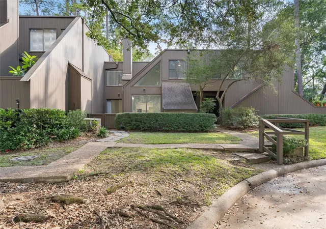 Photo 3 of Townhouse for sale at 336 Litchfield Ln, Houston, TX 77024 | MLS# 44207022 | Listing updated on 2026-09-16