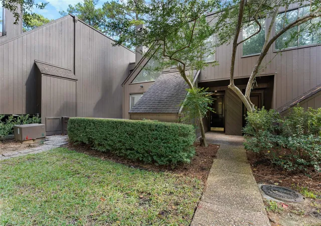 Photo 4 of Townhouse for sale at 336 Litchfield Ln, Houston, TX 77024 | MLS# 44207022 | Listing updated on 2026-09-16