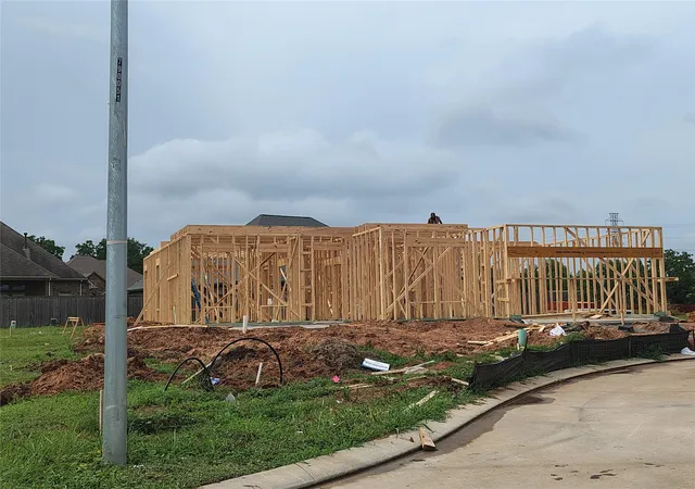 1st image of 106 Lake Woodshore Ct, Clute, TX 77531 | MLS# 32641720