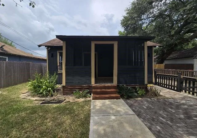 Photo 3 of Single family home for sale at 2119 Carolina St, Baytown, TX 77520 | MLS# 94065376 | Listing updated on 2026-08-18