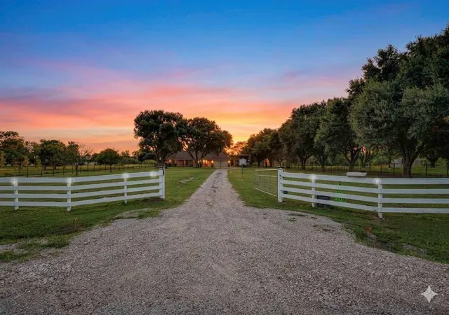 2nd image of 2211 Riverview Dr, Richmond, TX 77469 | MLS# 4214556