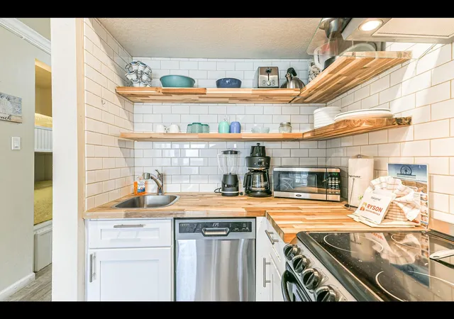 3rd image of 6300 Seawall Boulevard Boulevard, Galveston, TX 77551 | MLS# 65294056