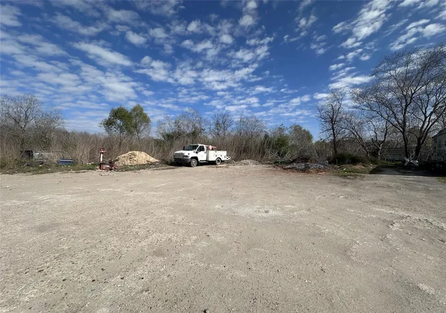 Photo 1 of Land for sale at 0 Santa Rosa St, Houston, TX 77023 | MLS# 96740606 | Listing updated on 2026-03-12