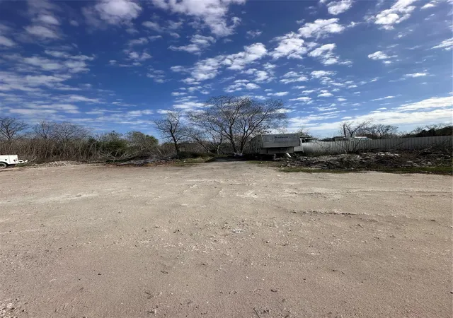 Photo 2 of Land for sale at 0 Santa Rosa St, Houston, TX 77023 | MLS# 96740606 | Listing updated on 2026-03-12