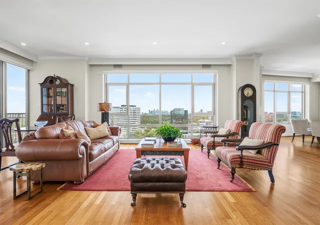 Photo 3 of Sale Pending at 1100 Uptown Park Blvd #192, Houston, TX 77056 | MLS# 41235732 | Listing updated on 2026-10-08