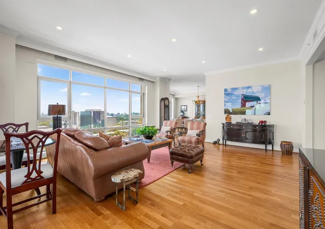 Photo 4 of Sale Pending at 1100 Uptown Park Blvd #192, Houston, TX 77056 | MLS# 41235732 | Listing updated on 2026-10-08