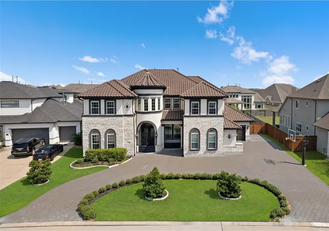 Photo 3 of Sale Pending at 18011 Blue Ridge Shrs Dr, Cypress, TX 77433 | MLS# 15793152 | Listing updated on 2026-09-19