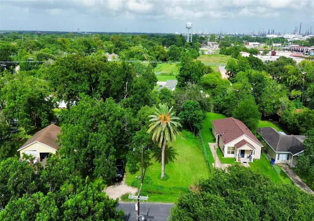 7th image of 118 28th St N, Texas City, TX 77590 | MLS# 69387229