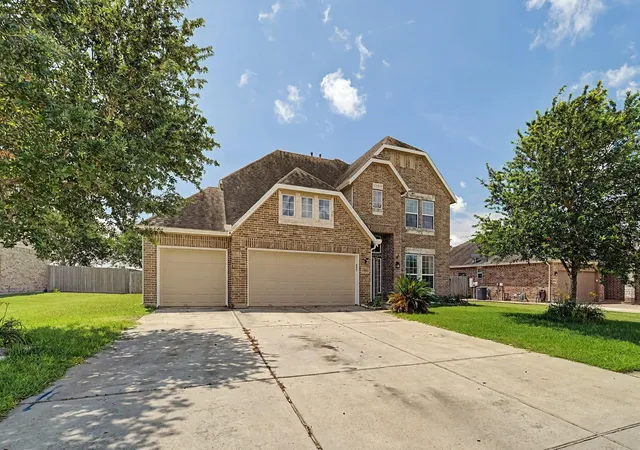 2nd image of 4022 Cypress Point Dr, Baytown, TX 77523 | MLS# 10671758