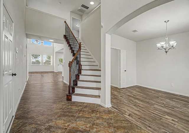 4th image of 4022 Cypress Point Dr, Baytown, TX 77523 | MLS# 10671758