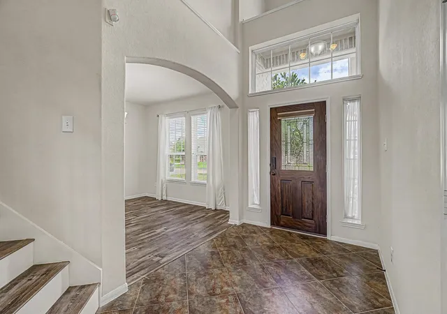 5th image of 4022 Cypress Point Dr, Baytown, TX 77523 | MLS# 10671758