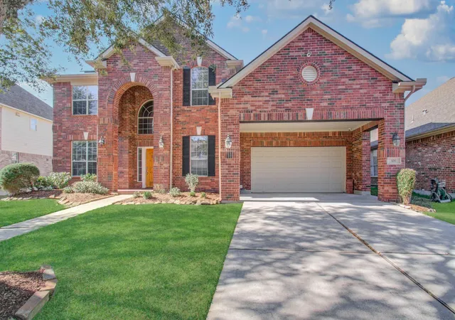 1st image of 105 Hawke Bay Ln, Friendswood, TX 77546 | MLS# 44722128