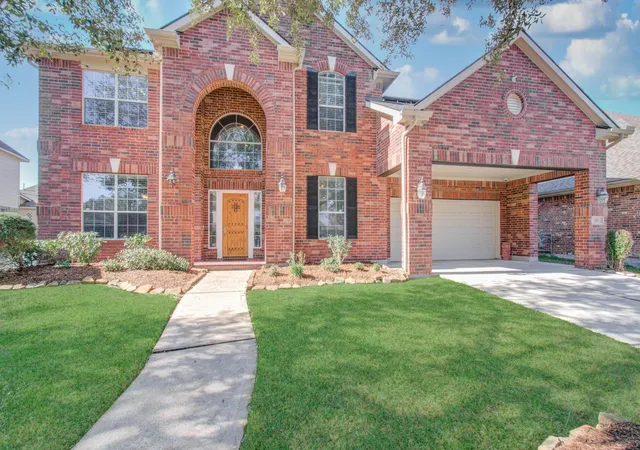 2nd image of 105 Hawke Bay Ln, Friendswood, TX 77546 | MLS# 44722128