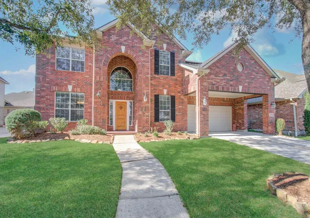 3rd image of 105 Hawke Bay Ln, Friendswood, TX 77546 | MLS# 44722128