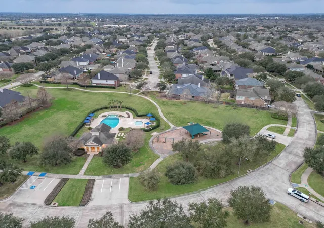 47th image of 105 Hawke Bay Ln, Friendswood, TX 77546 | MLS# 44722128