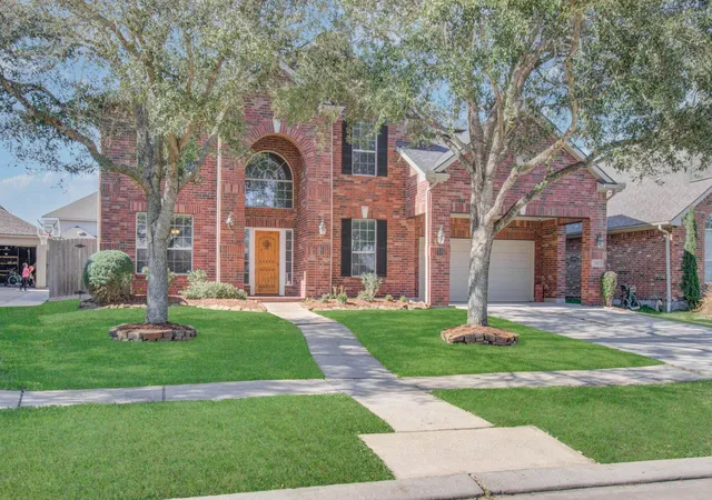 4th image of 105 Hawke Bay Ln, Friendswood, TX 77546 | MLS# 44722128