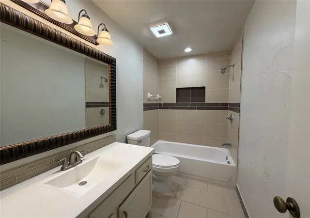 16th image of 4750 Backenberry Dr, Friendswood, TX 77546 | MLS# 74680915