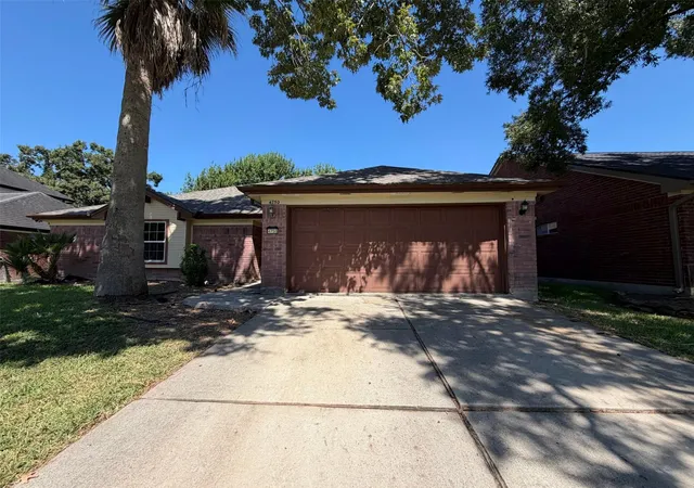 1st image of 4750 Backenberry Dr, Friendswood, TX 77546 | MLS# 74680915