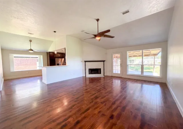 3rd image of 4750 Backenberry Dr, Friendswood, TX 77546 | MLS# 74680915