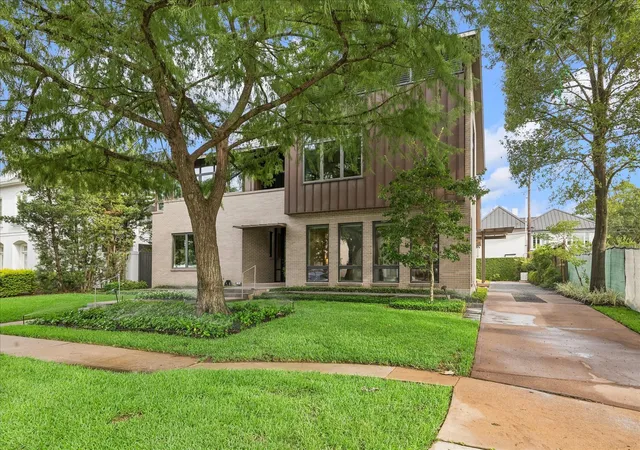 Photo 1 of Sale Pending at 3635 Overbrook Ln, Houston, TX 77027 | MLS# 18702637 | Listing updated on 2026-09-15
