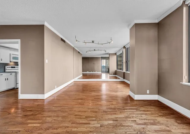 Photo 1 of Condo for sale at 14 Greenway Plz #9O, Houston, TX 77046 | MLS# 75128888 | Listing updated on 2026-07-22