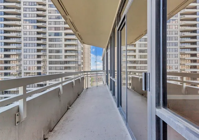 Photo 3 of Condo for sale at 14 Greenway Plz #9O, Houston, TX 77046 | MLS# 75128888 | Listing updated on 2026-07-22
