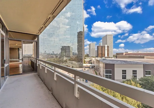 Photo 4 of Condo for sale at 14 Greenway Plz #9O, Houston, TX 77046 | MLS# 75128888 | Listing updated on 2026-07-22