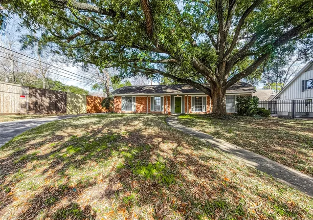 41st image of 7810 Locke Ln, Houston, TX 77063 | MLS# 57764590