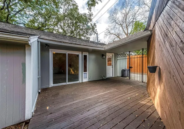 4th image of 7810 Locke Ln, Houston, TX 77063 | MLS# 57764590