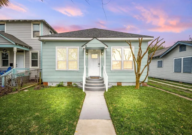 Photo 1 of Single family home for sale at 3529 Avenue S, Galveston, TX 77550 | MLS# 10179930 | Listing updated on 2026-06-03