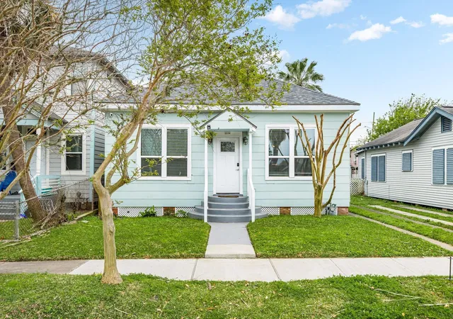 Photo 3 of Single family home for sale at 3529 Avenue S, Galveston, TX 77550 | MLS# 10179930 | Listing updated on 2026-06-03