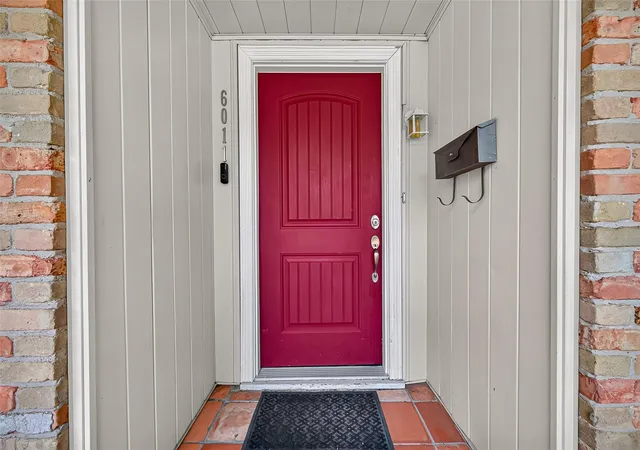Photo 2 of Single family home for sale at 6011 Benning Dr, Houston, TX 77096 | MLS# 14738223 | Listing updated on 2026-08-16