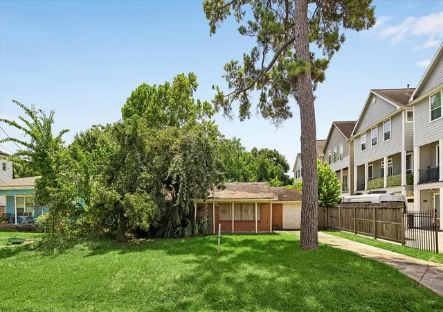 Photo 1 of Land for sale at 1240 W 26th St, Houston, TX 77008 | MLS# 49163549 | Listing updated on 2026-09-14