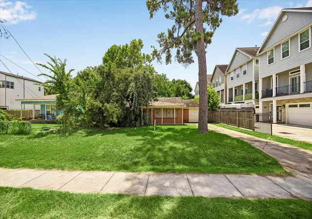 Photo 3 of Land for sale at 1240 W 26th St, Houston, TX 77008 | MLS# 49163549 | Listing updated on 2026-09-14