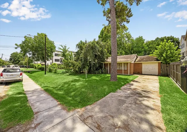 Photo 3 of Land for sale at 1240 W 26Th St, Houston, TX 77008 | MLS# 49163549 | Listing updated on 2026-09-14