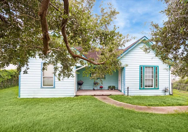 2nd image of 405 W Donovan, Houston, TX 77091 | MLS# 30021009