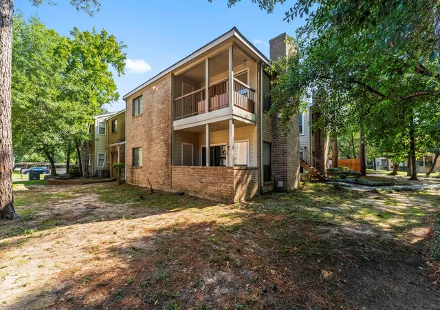 Homes for sale in The Woodlands, TX | 3500 Tangle Brush Drive, The Woodlands, TX 77381 | Houzeo