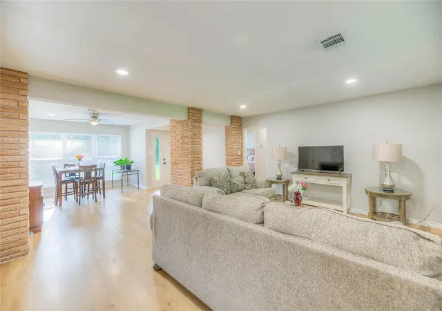 Photo 3 of Single family home for sale at 814 N Willis Ave, Livingston, TX 77351 | MLS# 44741293 | Listing updated on 2026-09-16