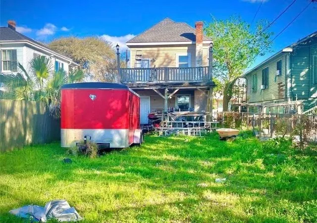 Photo 3 of Single family home for sale at 2721 Avenue P 1/2, Galveston, TX 77550 | MLS# 97433117 | Listing updated on 2026-08-31