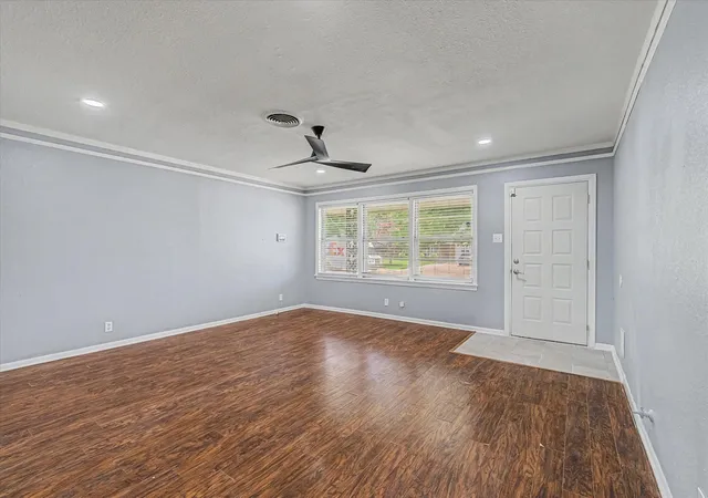 4th image of 111 Carnation St, Lake Jackson, TX 77566 | MLS# 29147843