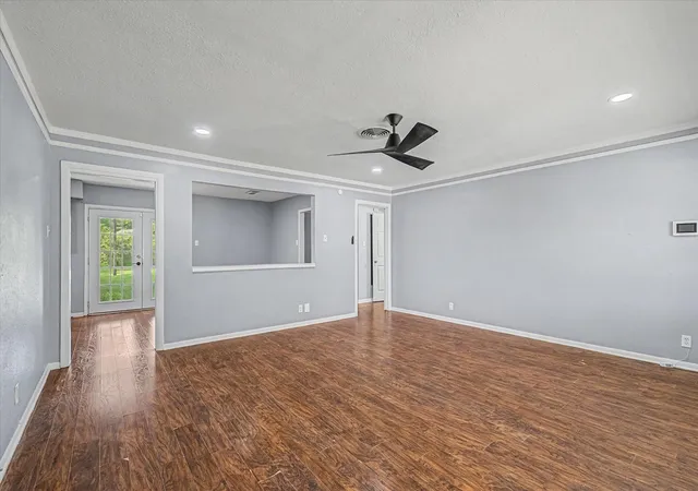 5th image of 111 Carnation St, Lake Jackson, TX 77566 | MLS# 29147843
